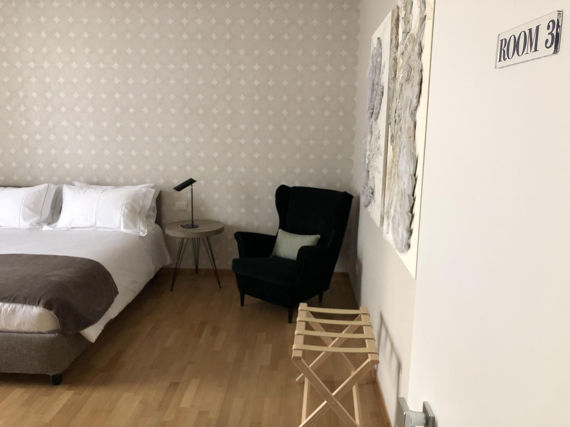 200 Rooms & Terrace Bari Exteriör bild